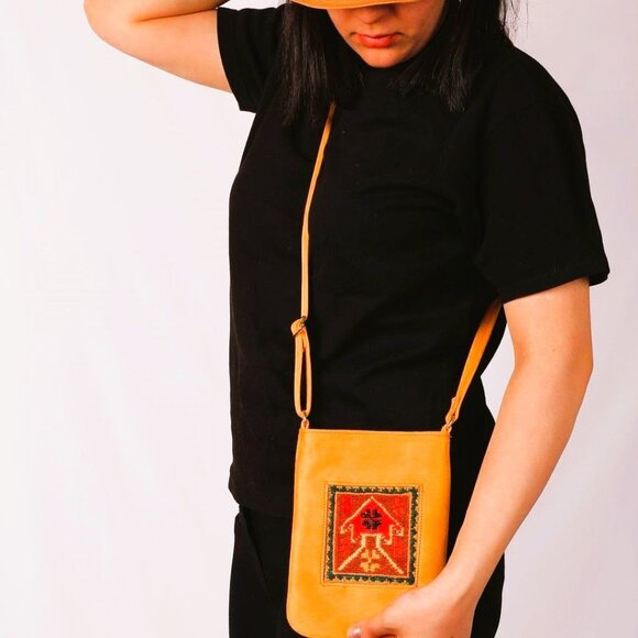 Handwoven Wool Kilim Unisex Crossbody Bag - Picture 4 of 6